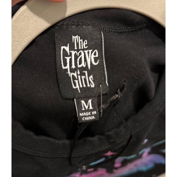 Super cute batty tee EUC or NWOT - Picture 4 of 7